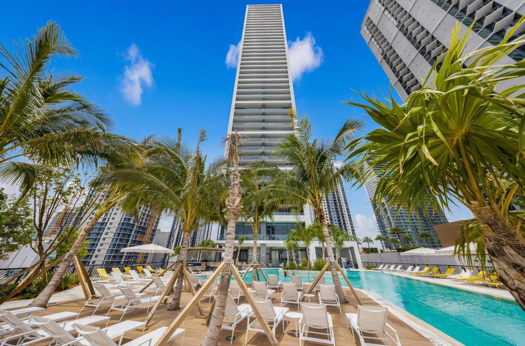 Сasa de vacaciones Contemporary Getaway With Skyline & Bay Views
