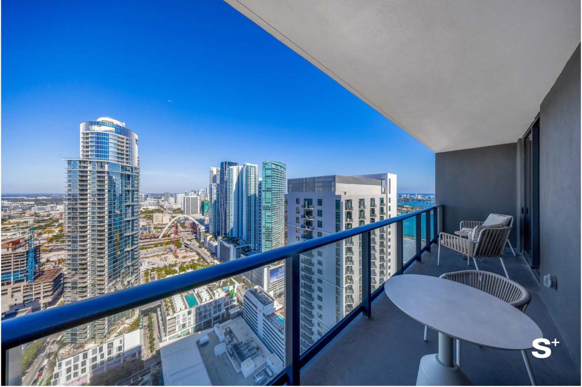 Contemporary Getaway With Skyline & Bay Views Сasa de vacaciones