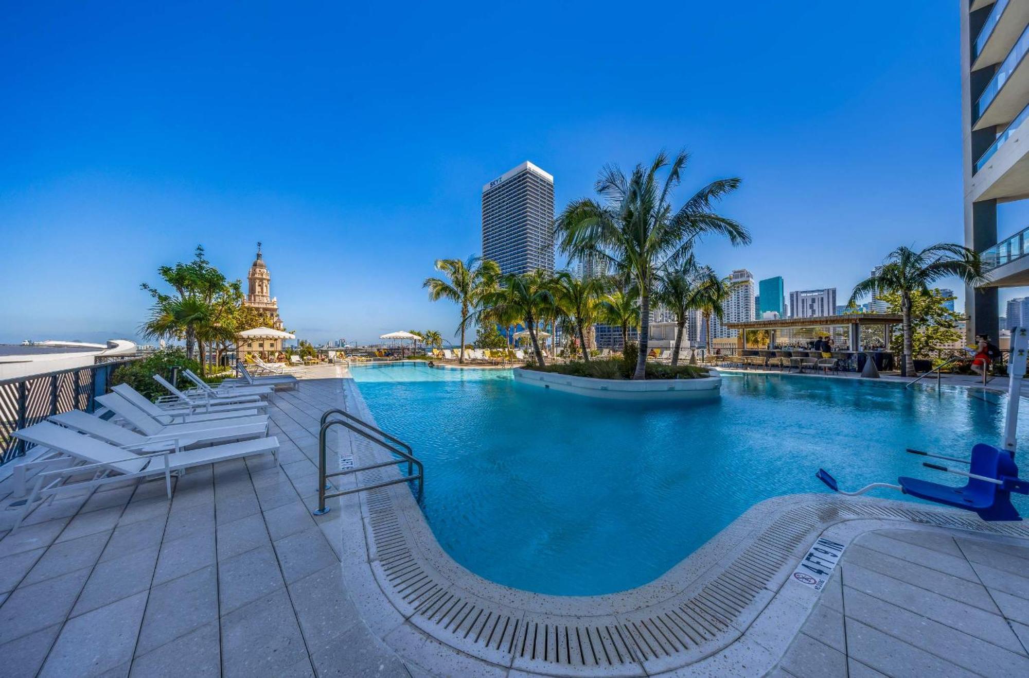 Сasa de vacaciones Contemporary Getaway With Skyline & Bay Views