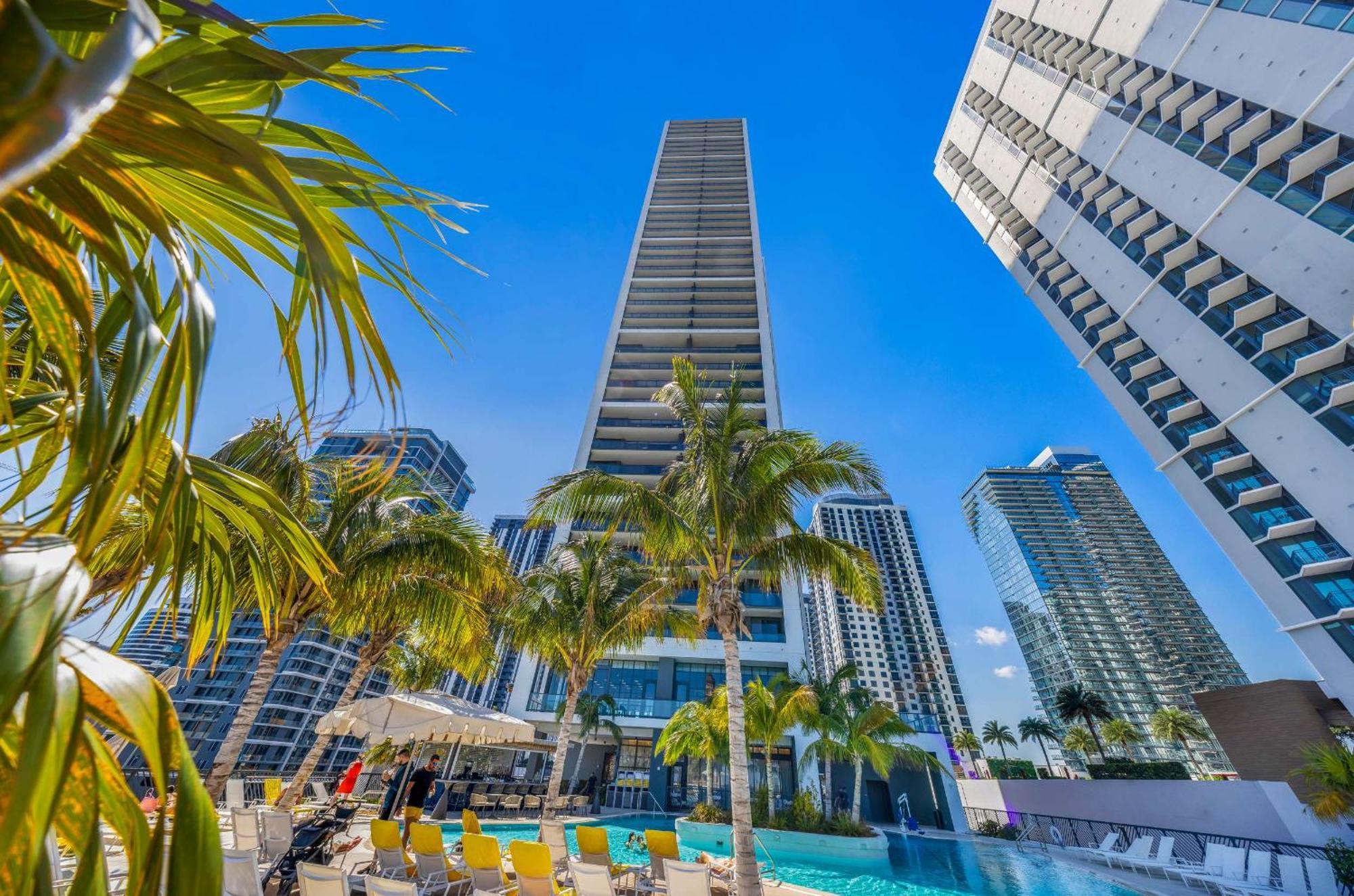 Contemporary Getaway With Skyline & Bay Views Сasa de vacaciones Miami