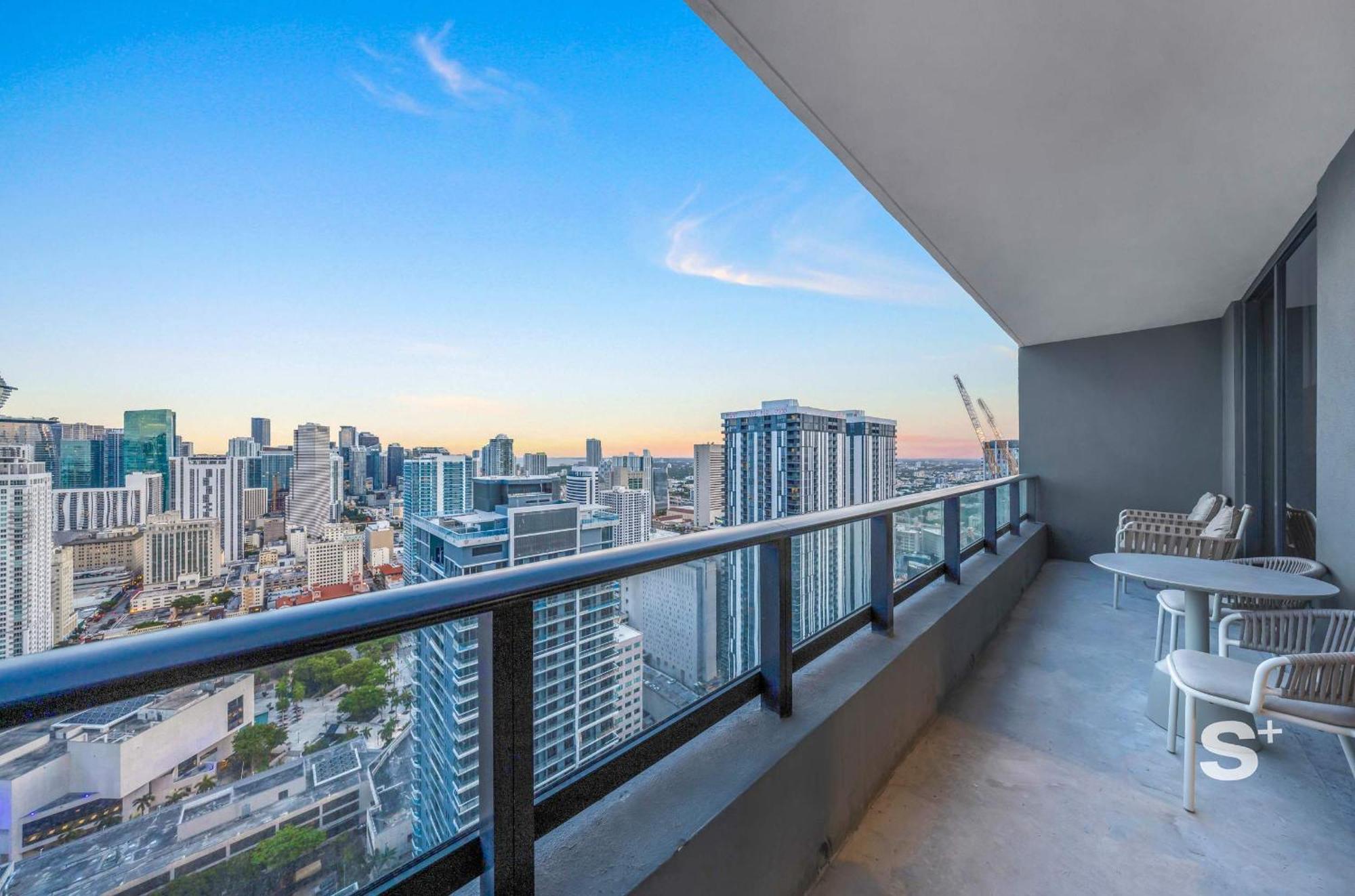 Casa de férias Contemporary Getaway With Skyline & Bay Views *